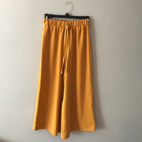 YELLOW PANTS - Picture 2 of 7